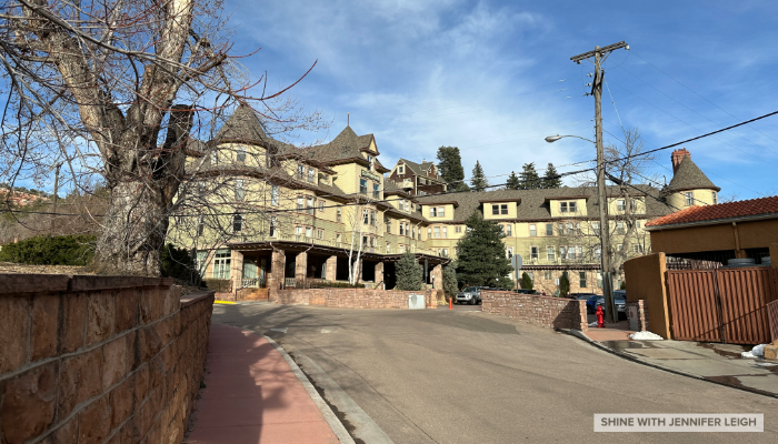 Where to Stay in Colorado Springs Cliff House Pikes Peak
