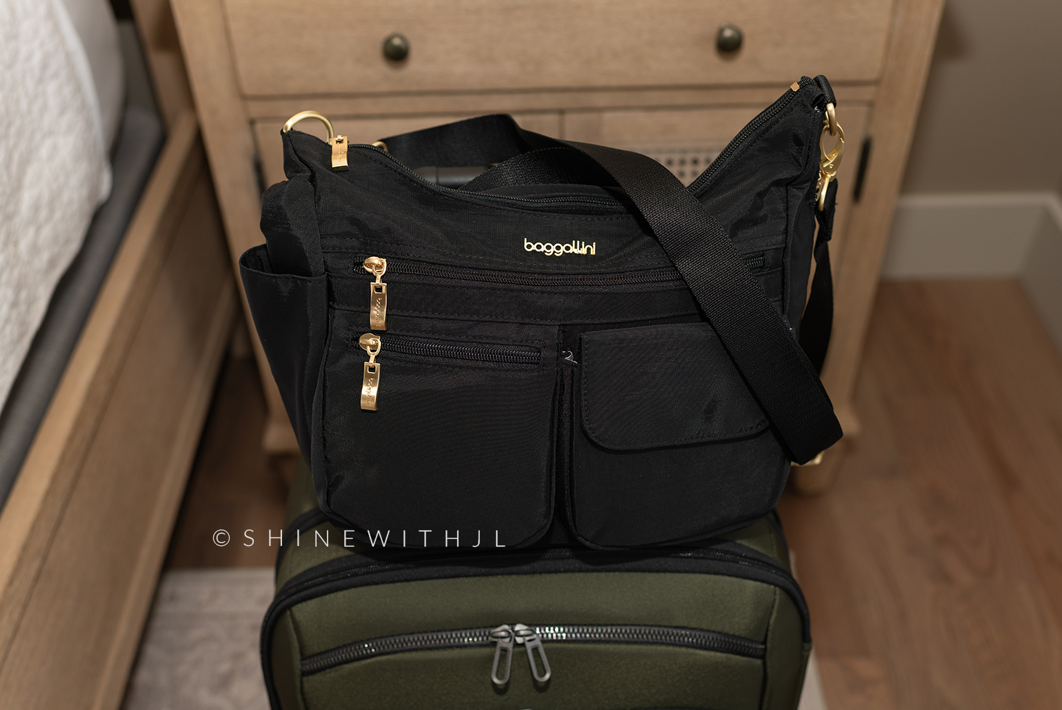 Baggallini Modern Everyday Bag Black Gold Hardware Best Travel Crossbody Bag for Europe: Gorgeous Modern Everywhere Bag