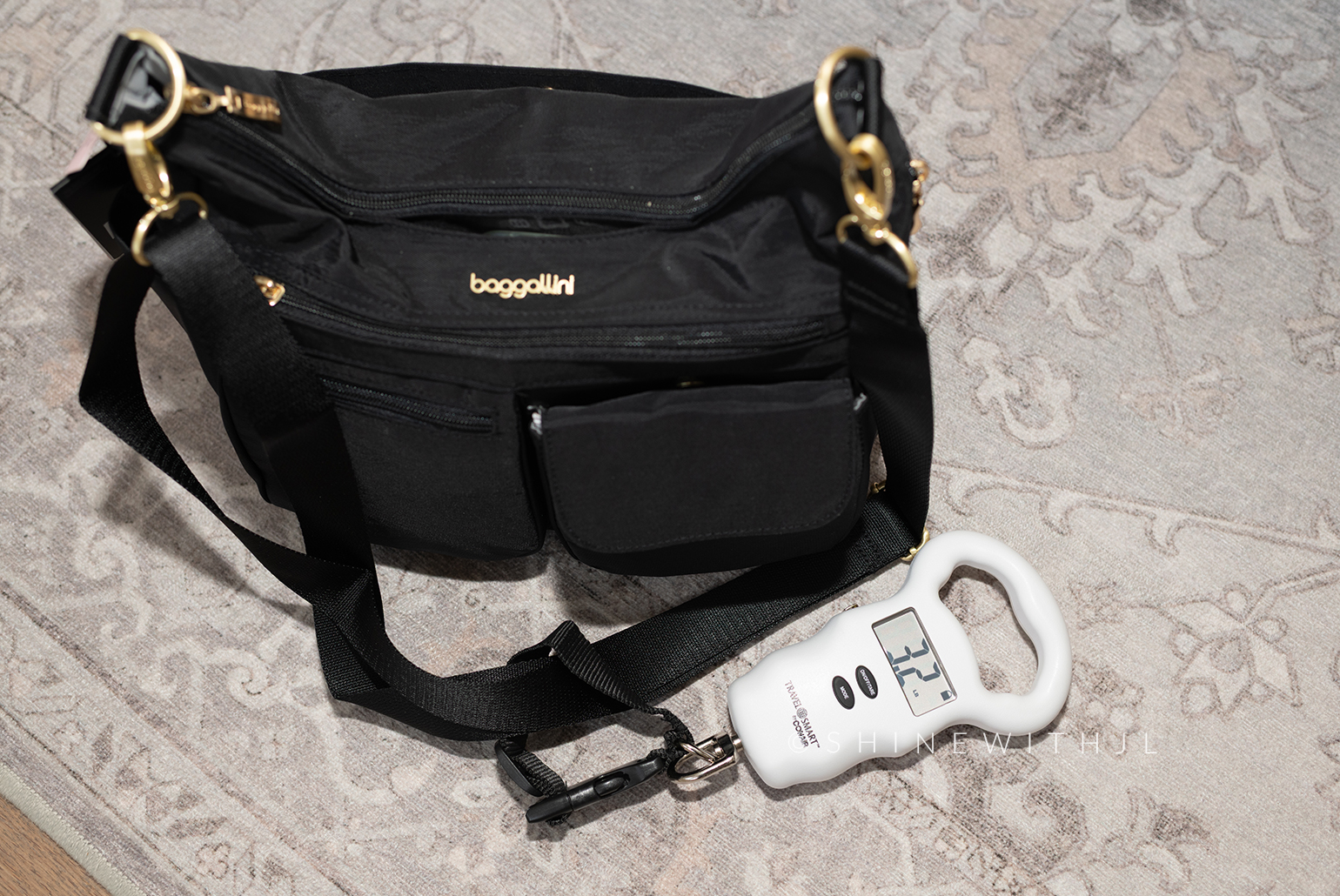 Weight-Baggallini-Modern-Everywhere-Bag-When-Full-ShinewithJL Weight of Baggallini Modern Everywhere Crossbody when filled