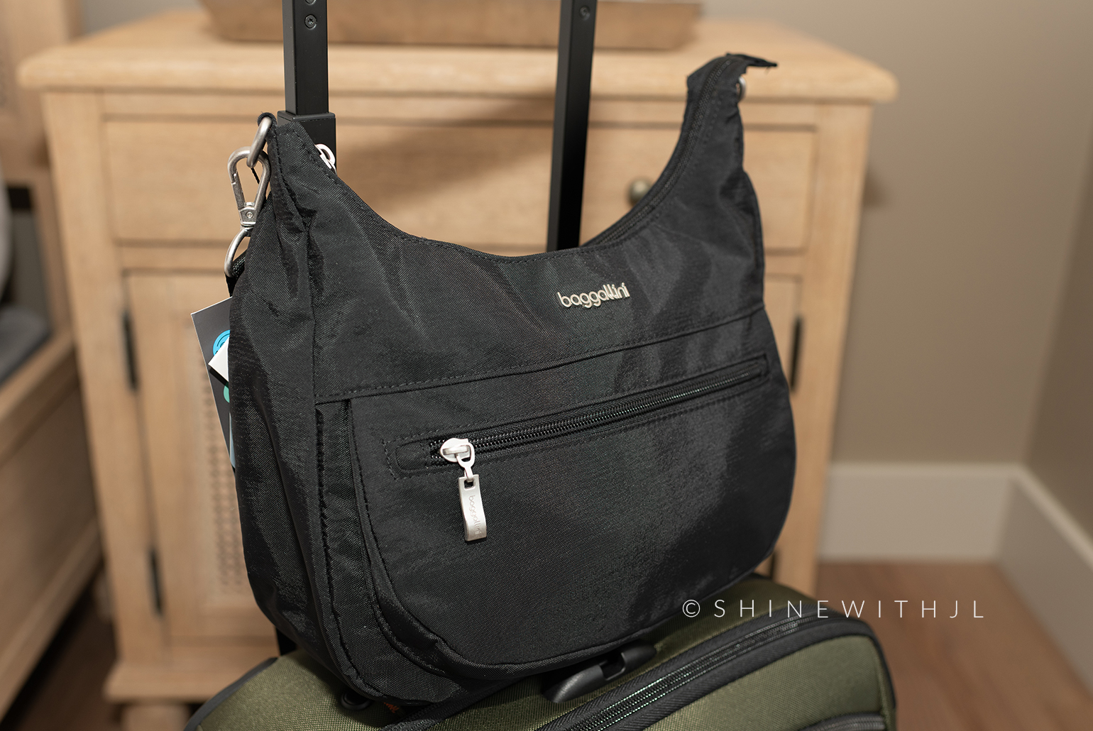Baggallini-Modern-Pocket-Half-Moon-Best-Travel-Crossbody-Bag-Review Baggallini Modern Pocket Half Moon Best Travel Crossbody Bag Review by Shine with Jennifer Leigh