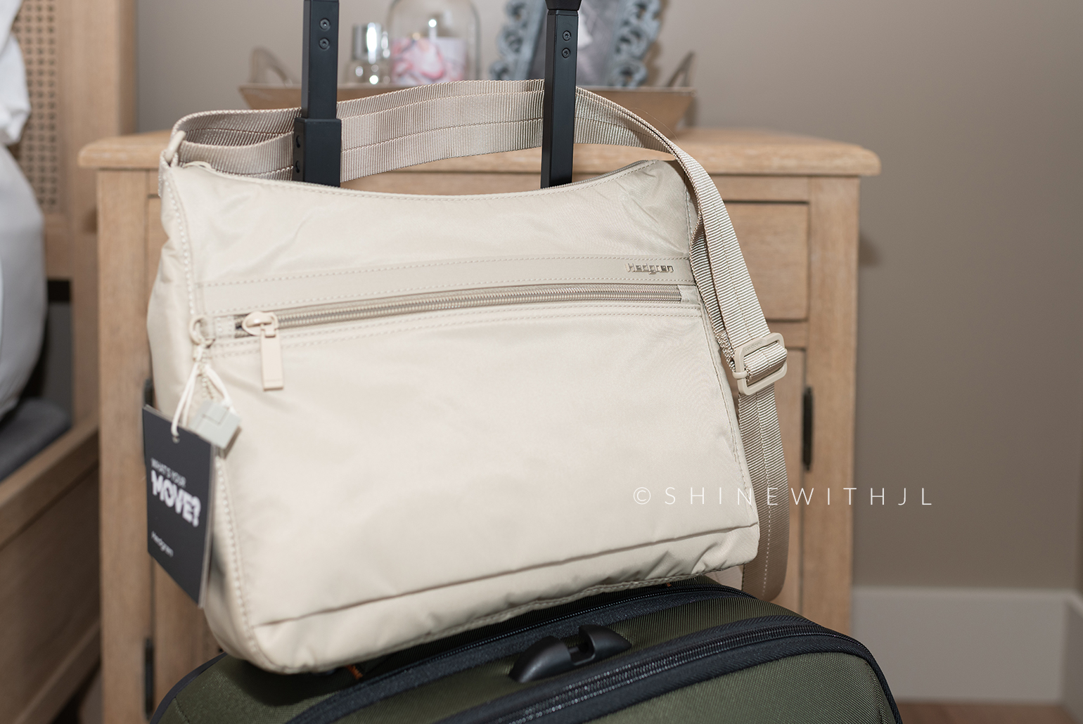Hedgren-Harpers-Small-Inner-City-RFID-Bag-Front Front view of beige hedgren harpers crossbody purse for travel