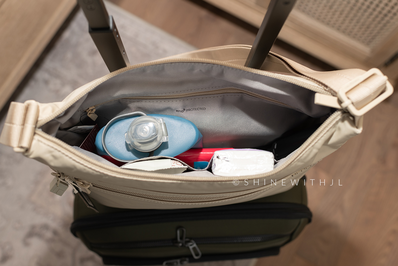 Hedgren-Harpers-Small-Inner-City-RFID-Bag-Interior-Full Packed for the day, ShinewithJL's cream travel crossbody bag review