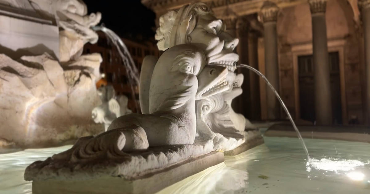Visit Fontana del Pantheon at night during 1 Day Vatican Itinerary