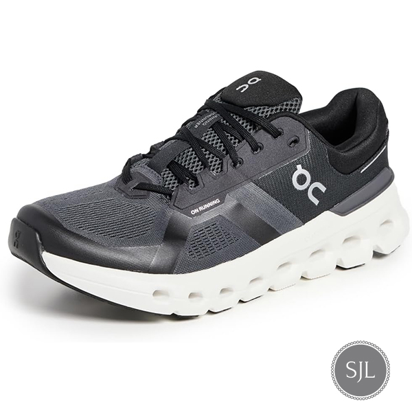 Black On Cloud men’s sneakers worn for 20,000-step walking days in Italy.