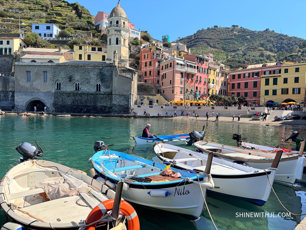 Vernazza Harbor in Cinque Terre, Italy Vernazza harbor with fishing boats in Cinque Terre, Italy
