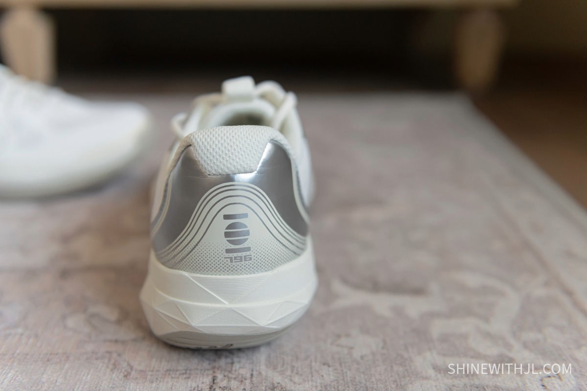 New Balance FuelCell 796 V5 Heel Fit Rear view of New Balance FuelCell 796 V5 shoes showing the heel shape